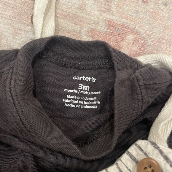 Carter’s Gray and off white boy bundle set - Picture 9 of 14